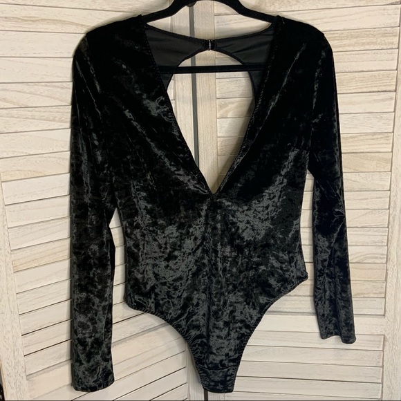 Victoria’s Secret Black Crushed Velvet Plunge Deep V Neck Body Suit New Sz M - Picture 3 of 15